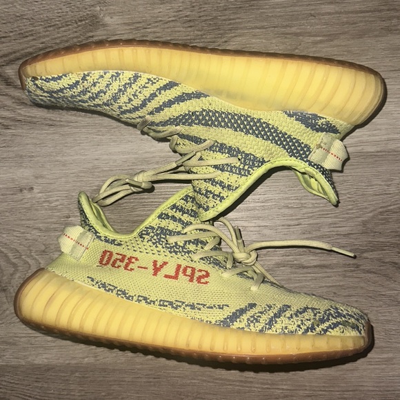 Yeezy 350 - Picture 2 of 3